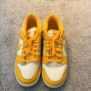 Nike Men's Yellow and White Sneakers